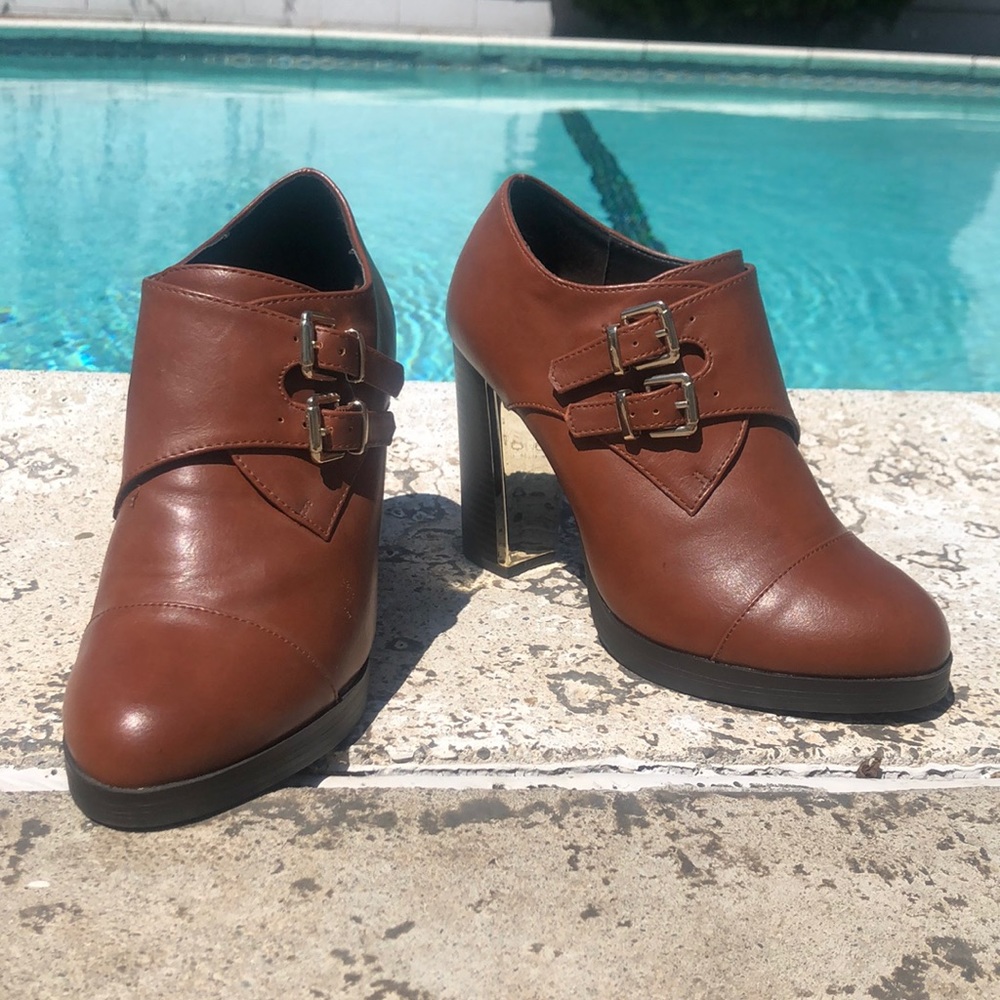 Oxford style chunky heels